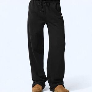 Alo Accolade Straight Leg Sweatpants Black *NWT*